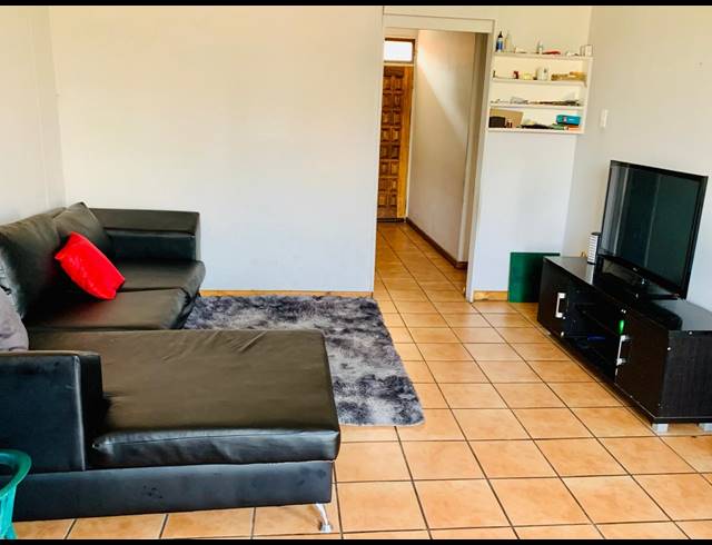 2 BEDROOM FLAT FOR SALE IN VANDERBIJLPARK CE 1